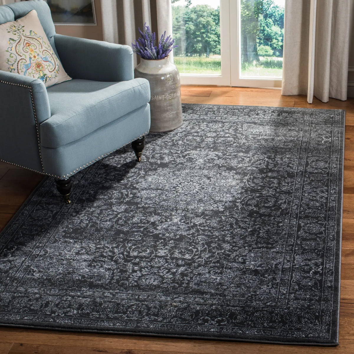Safavieh Carnegie 5'-1" x 7'-6" Rug in Dark Grey / Cream