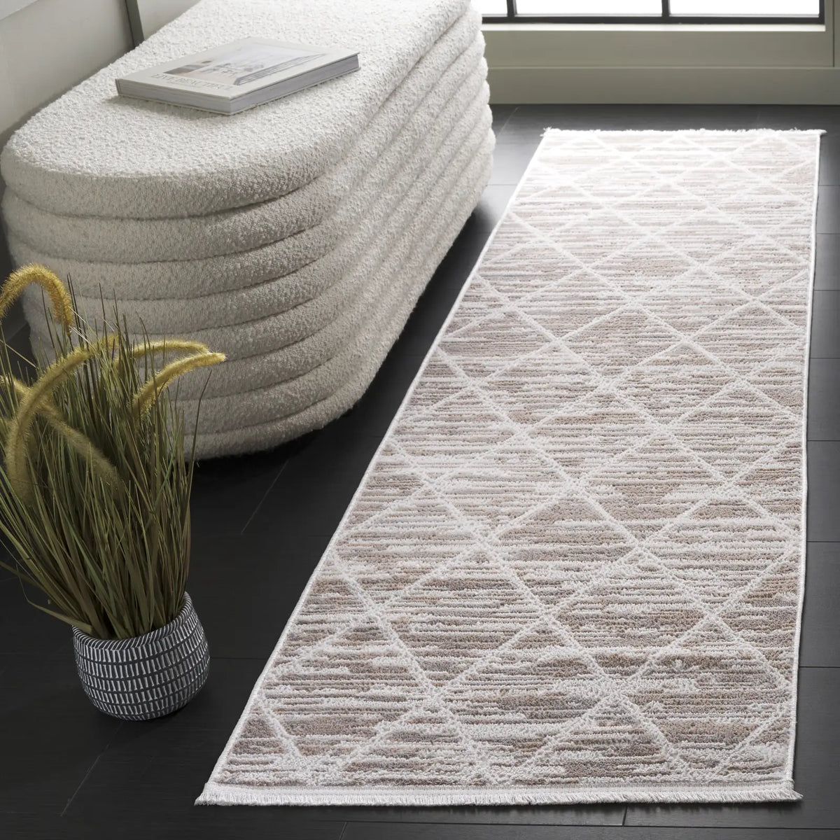 Safavieh Mila 2'-2" x 8'-0" Rug in Beige / Ivory