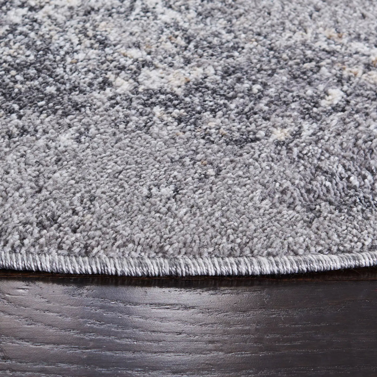 Safavieh Aston 6'-7" x 6'-7" Rug in Light Grey / Grey