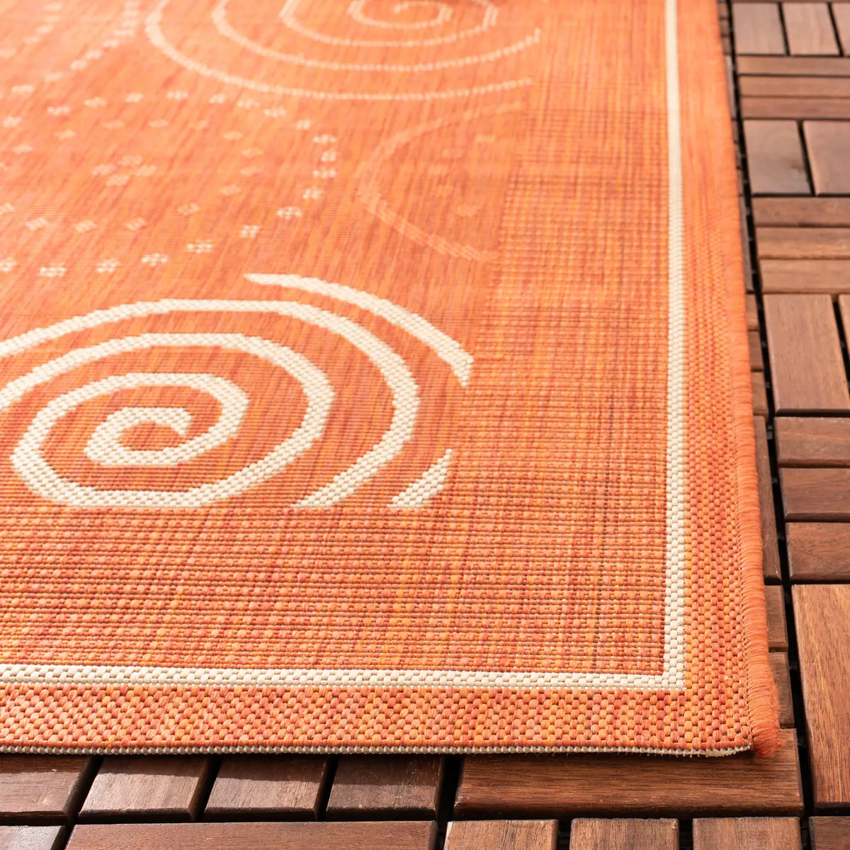 Safavieh Courtyard 4'-0" x 5'-7" Rug in Terracotta / Natural
