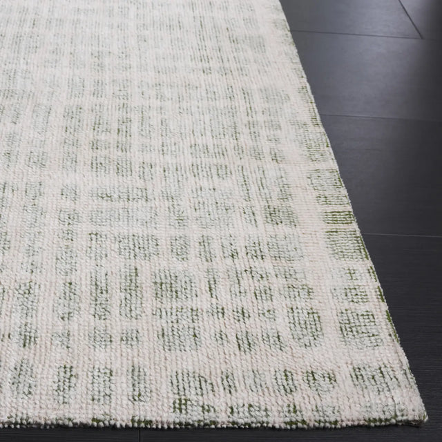Safavieh Restoration Vintage 4'-0" x 6'-0" Rug in Green / Ivory