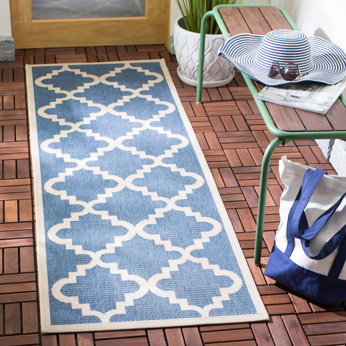 Safavieh Courtyard 2'-3" x 6'-7" Rug in Blue / Beige