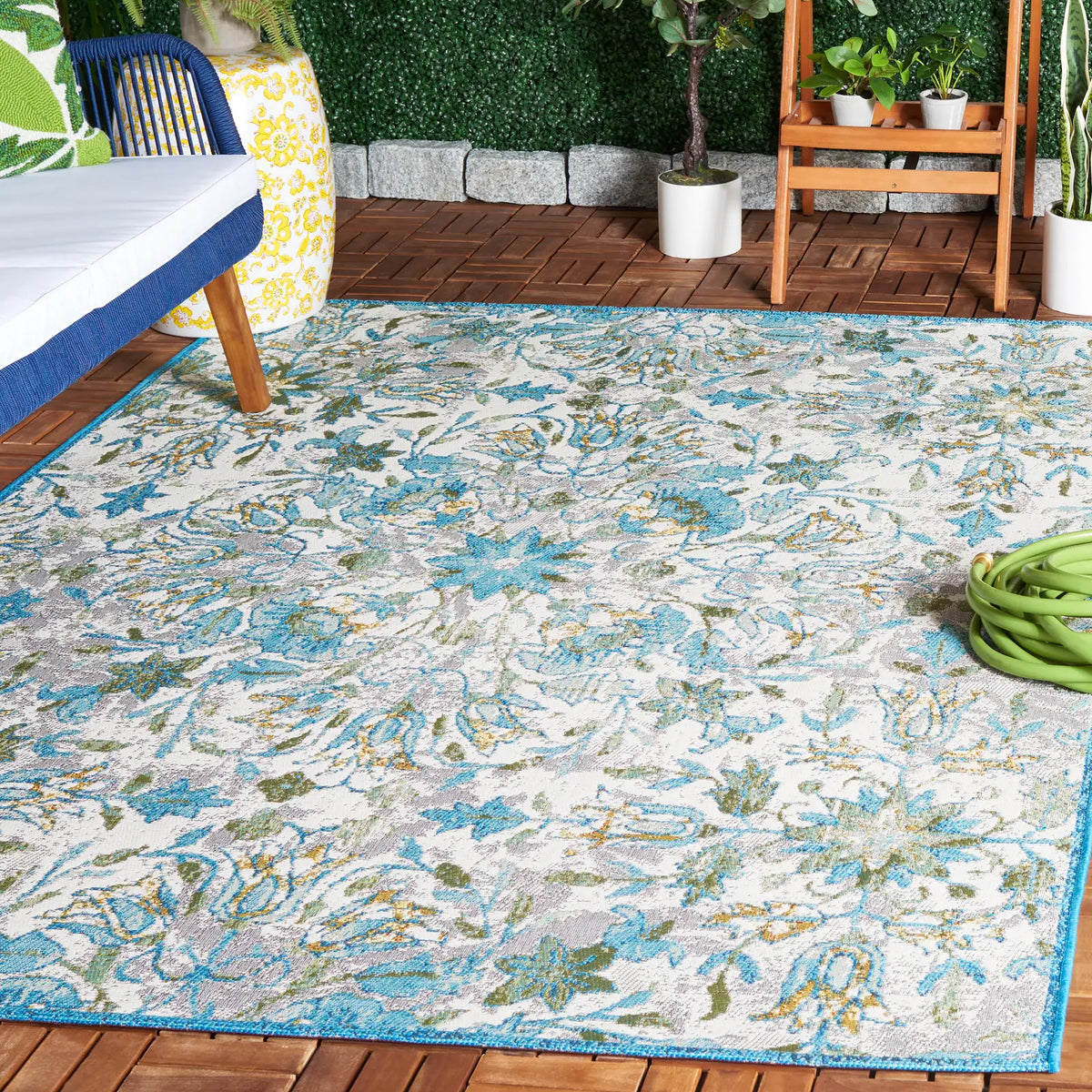 Safavieh Barbados 500 4'-0" x 6'-0" Rug in Ivory / Light Blue