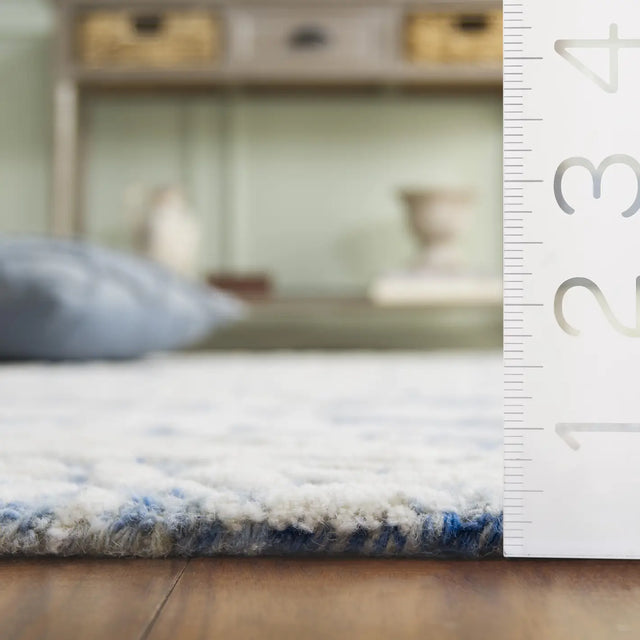 Safavieh Blossom 5'-0" x 8'-0" Rug in Blue / Ivory