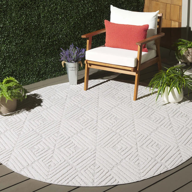 Safavieh Global 6'-7" x 6'-7" Rug in Light Beige / Ivory