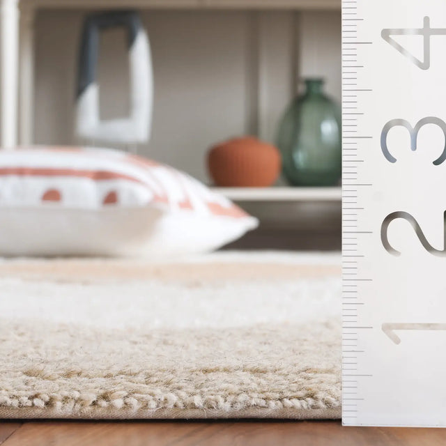 Safavieh Vermont 4'-0" x 6'-0" Rug in Ivory / Brown