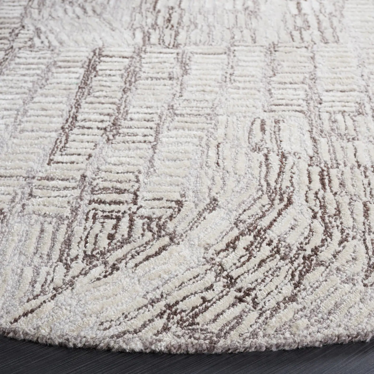 Safavieh Glamour 6'-0" x 6'-0" Rug in Brown / Ivory