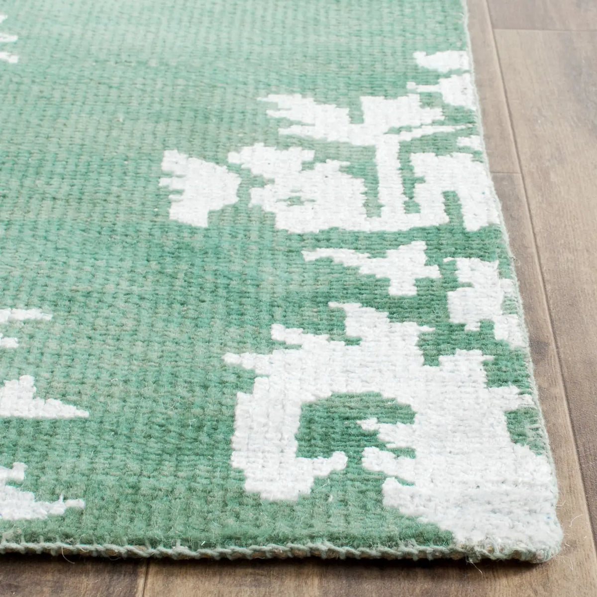 Safavieh Stone Wash 2'-6" x 8'-0" Rug in Emerald