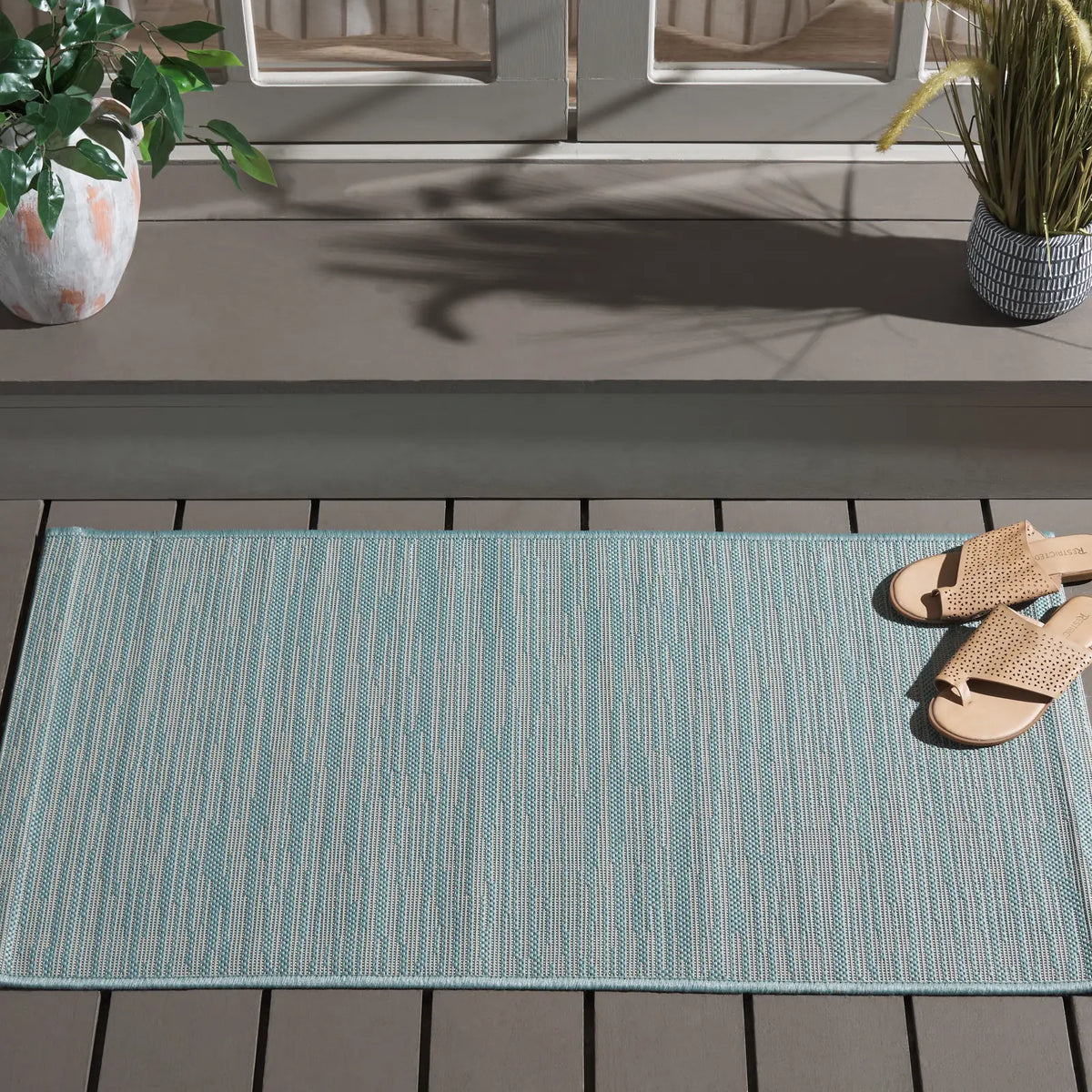 Safavieh Courtyard 2'-0" x 3'-7" Rug in Aqua / Cream