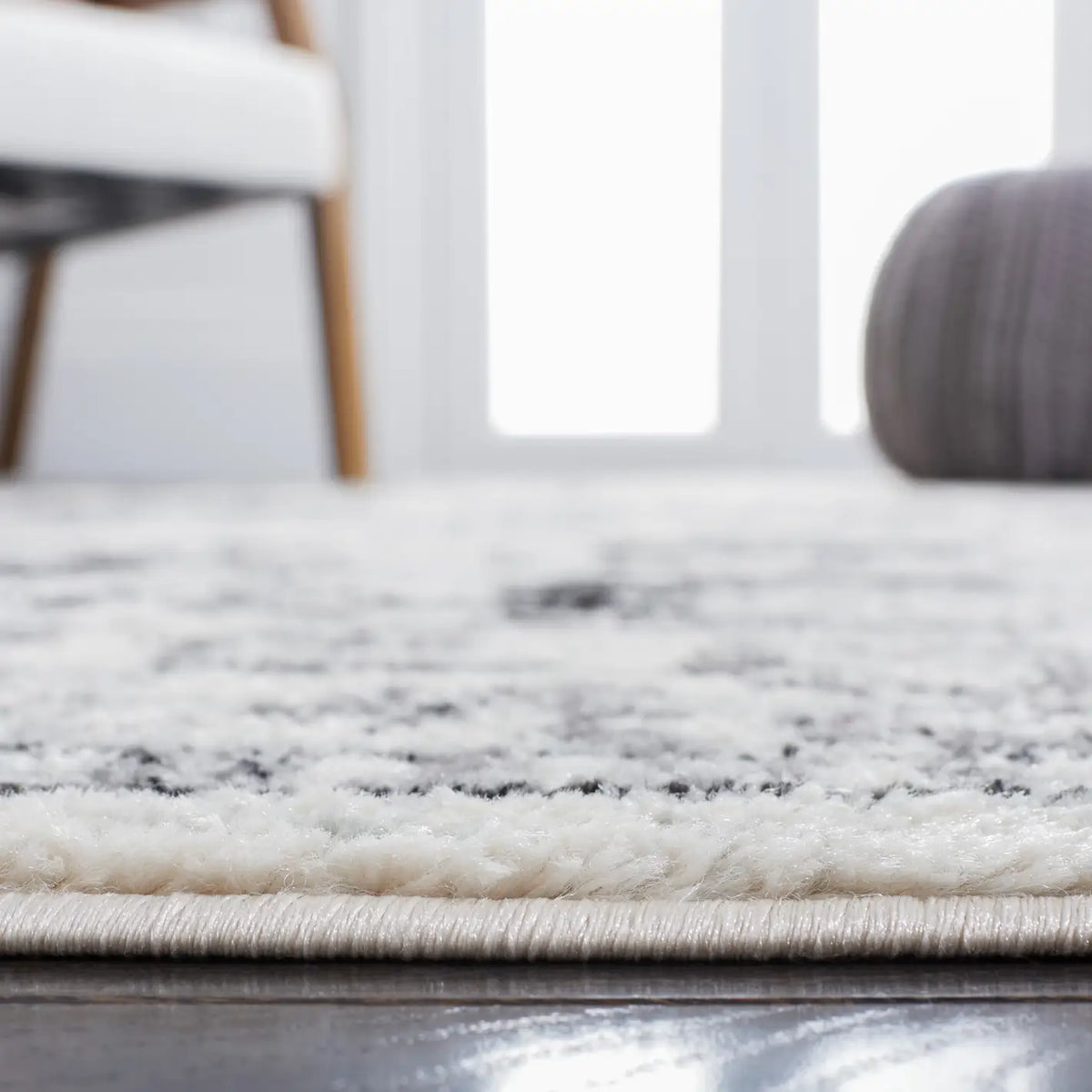 Safavieh Tulum 4'-0" x 6'-0" Rug in Ivory / Black