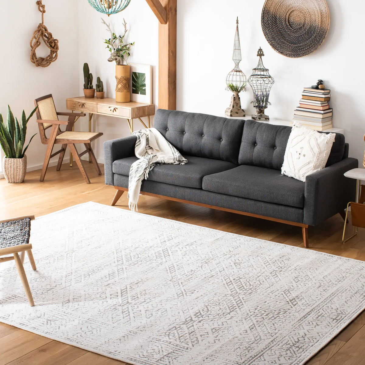 Safavieh Classic Vintage 8'-0" x 10'-0" Rug in White / Grey