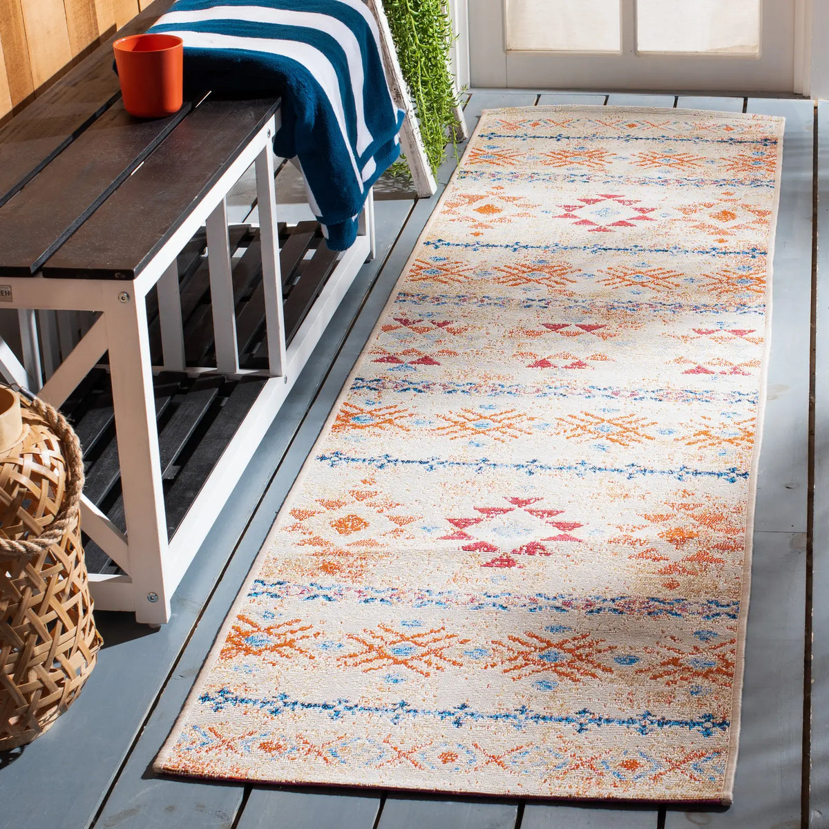 Safavieh Summer 2'-0" x 8'-0" Rug in Ivory / Red
