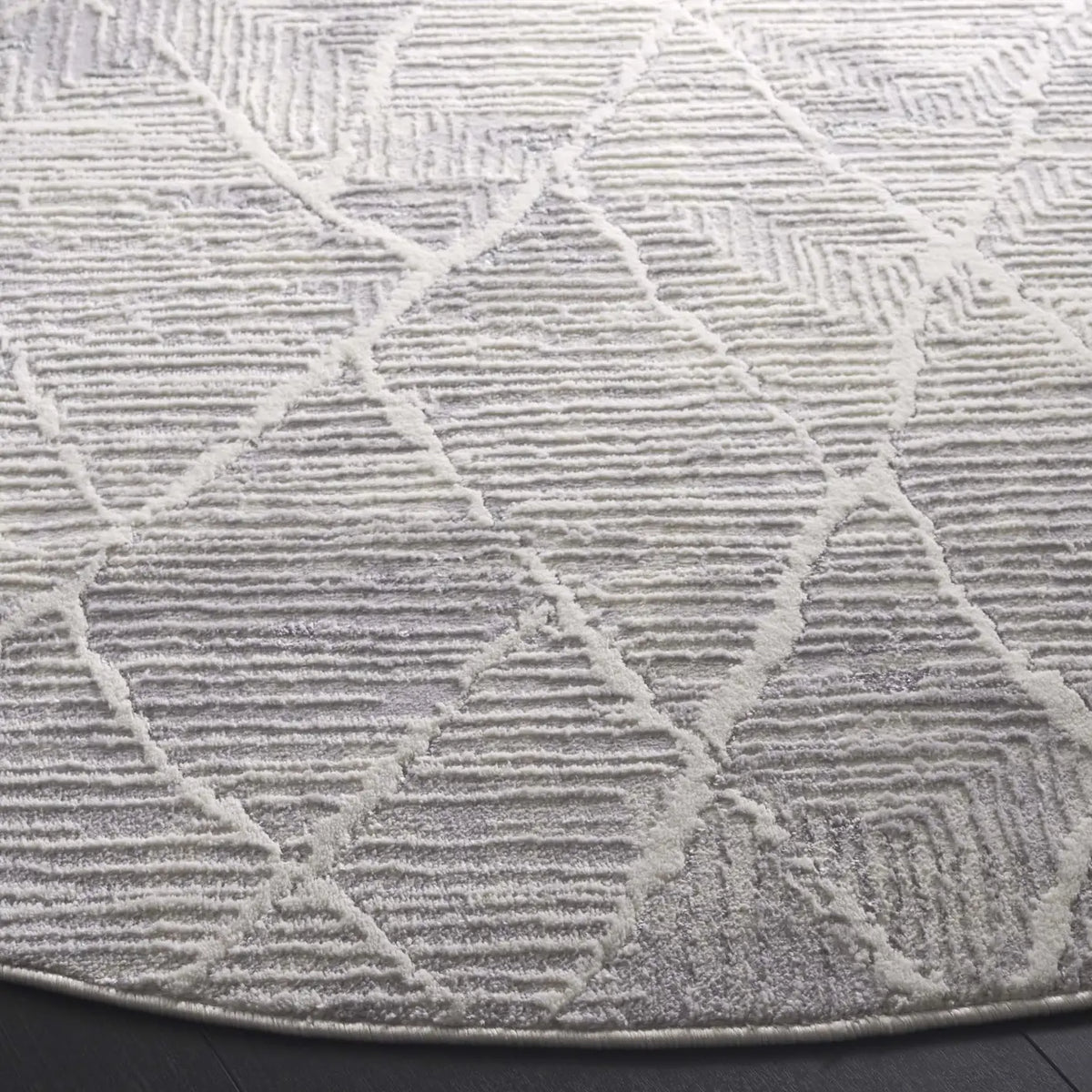 Safavieh Hanna 6'-7" x 6'-7" Rug in Ivory / Light Grey