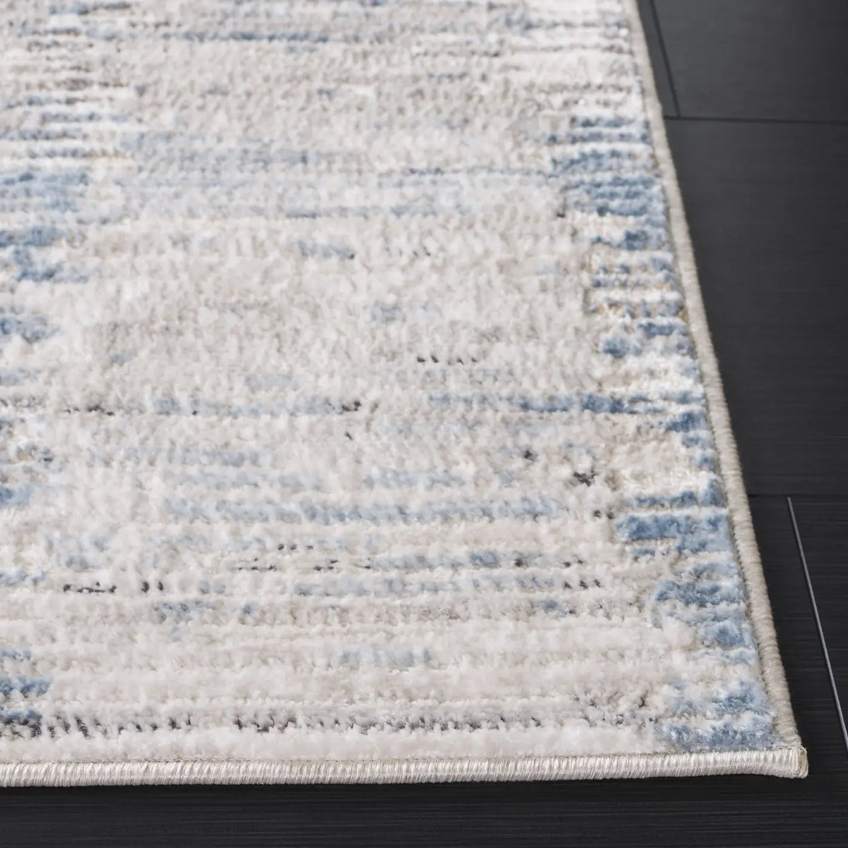 Safavieh Quincy 4'-0" x 6'-0" Rug in Ivory / Light Grey