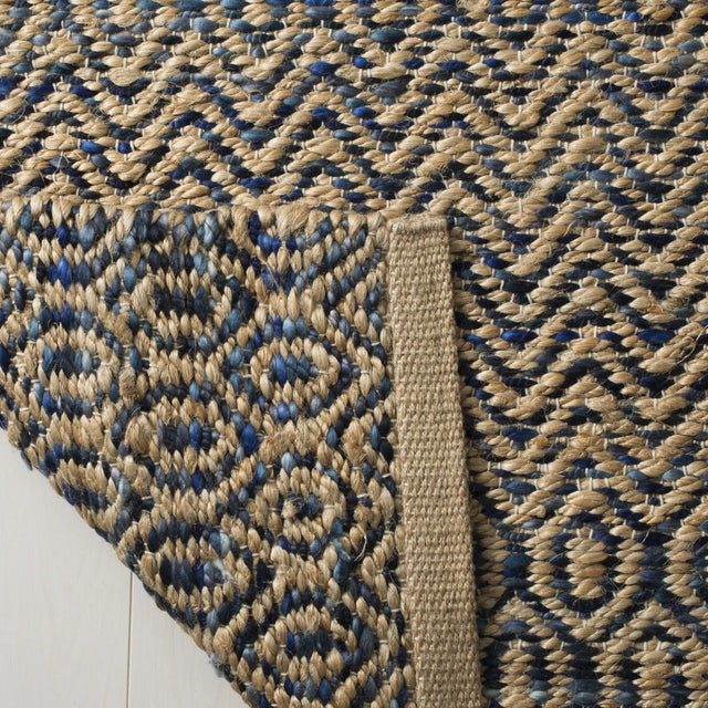 Safavieh Cape Cod 4'-0" x 6'-0" Rug in Navy / Natural