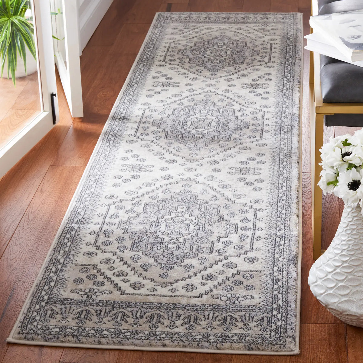 Safavieh Carnegie 2'-3" x 8'-0" Rug in Ivory / Grey