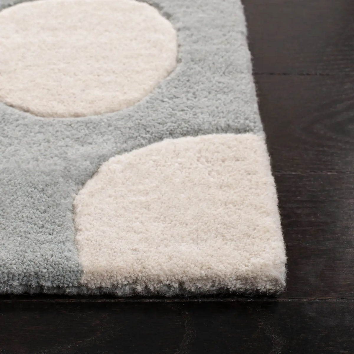 Safavieh Soho 3'-6" x 5'-6" Rug in Grey / Ivory