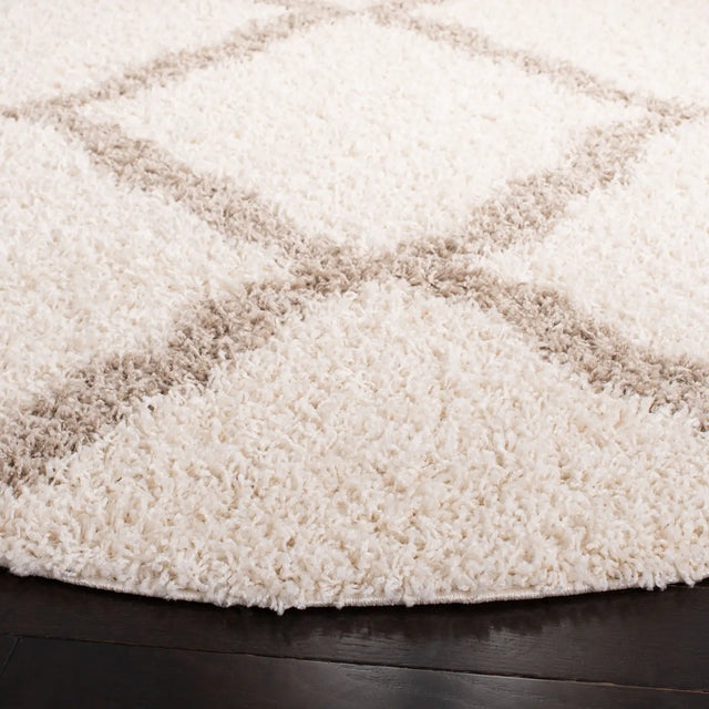 Safavieh Sgd-Dallas Shag 6'-0" x 6'-0" Rug in Ivory / Beige