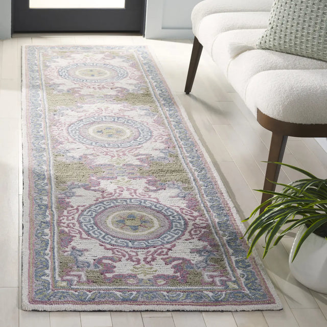 Safavieh Savonnerie 2'-3" x 8'-0" Rug in Ivory / Beige