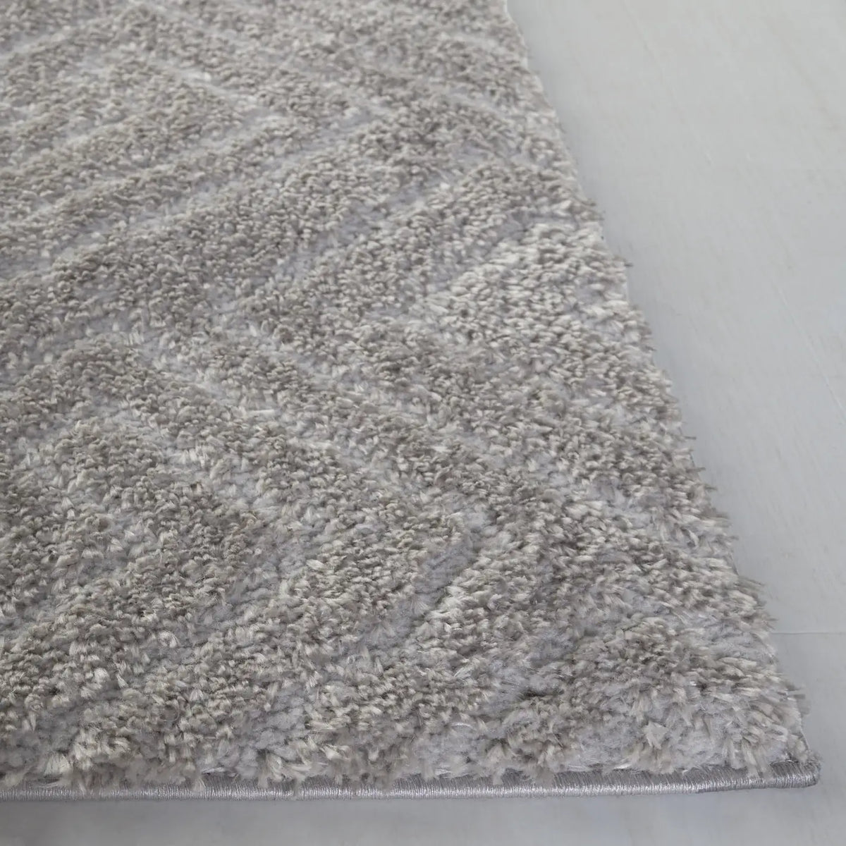 Safavieh Tahoe Shag 4'-0" x 6'-0" Rug in Grey