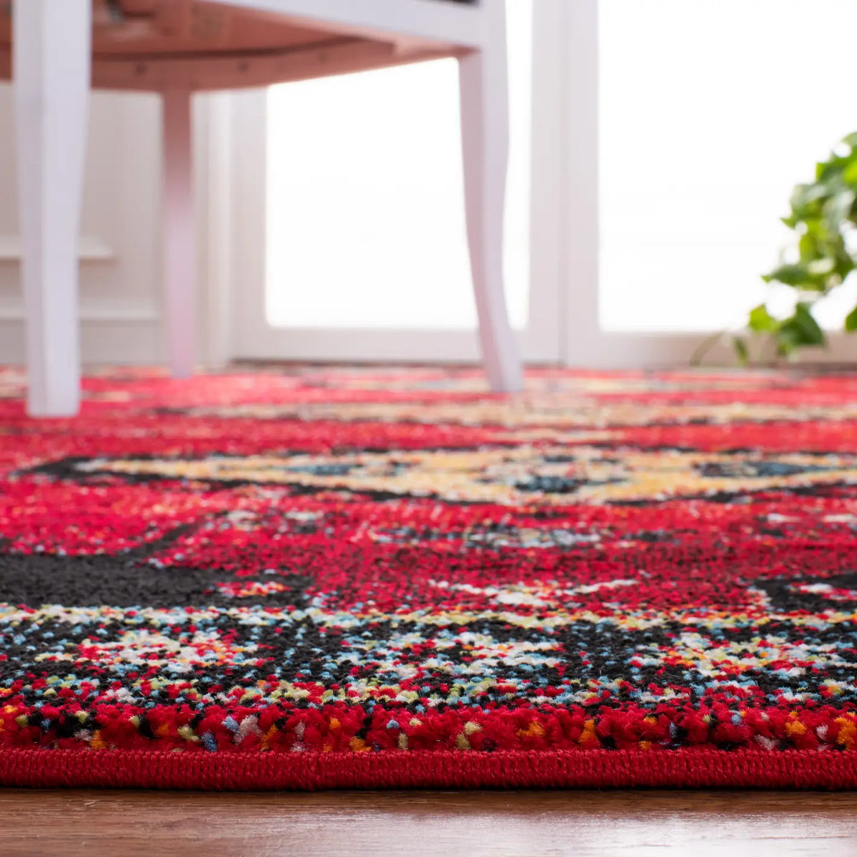 Safavieh Vintage Hamadan 4'-0" x 6'-0" Rug in Red / Black