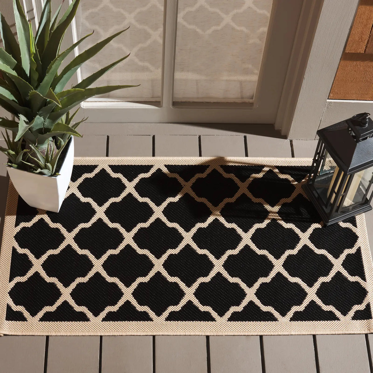 Safavieh Courtyard 2'-0" x 3'-7" Rug in Black / Beige