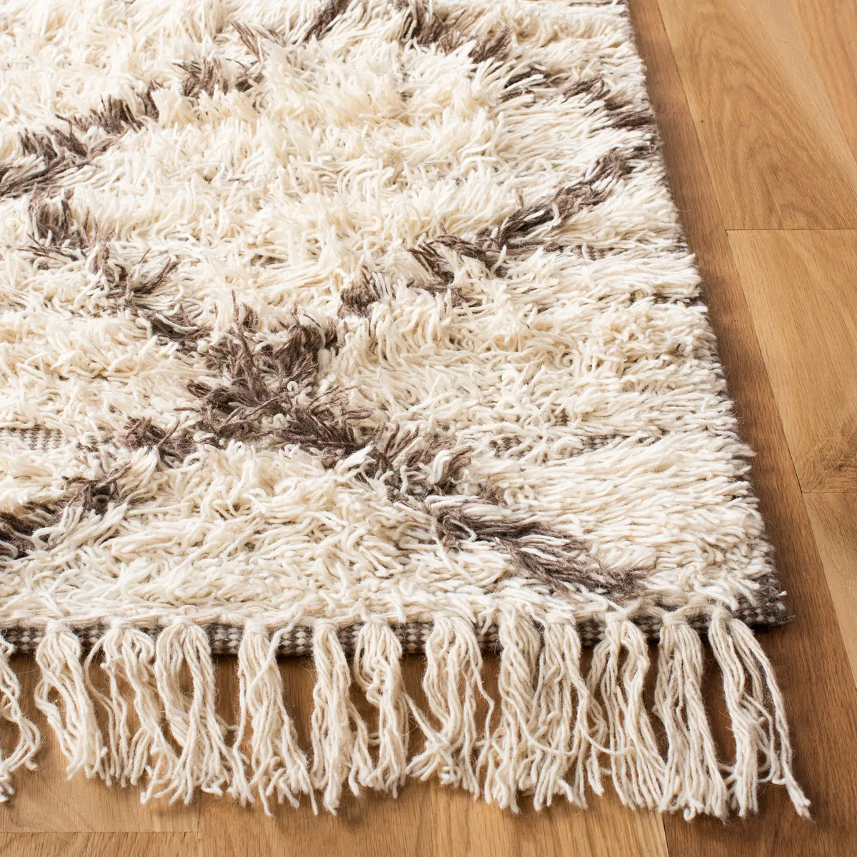 Safavieh Casablanca 4'-0" x 6'-0" Rug in Ivory / Taupe