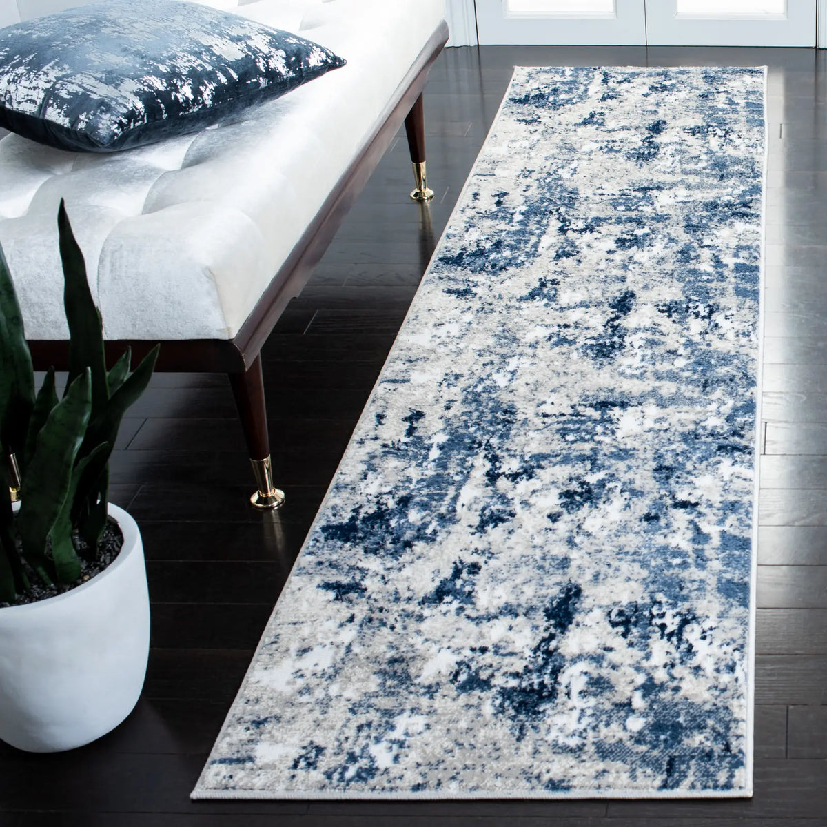 Safavieh Skyler 2'-2" x 9'-0" Rug in Grey / Navy