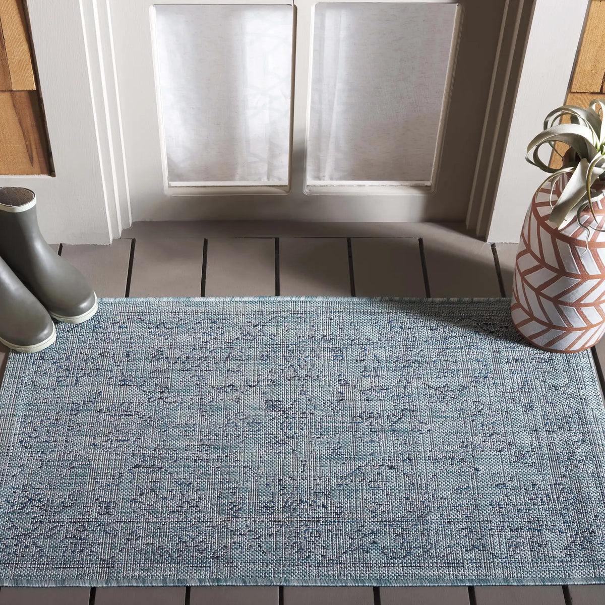 Safavieh Courtyard 2'-0" x 3'-7" Rug in Aqua / Navy