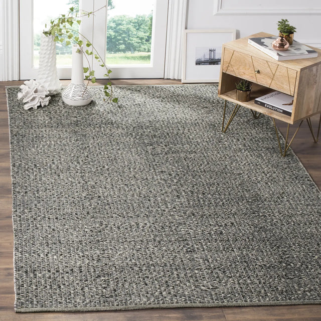 Safavieh Montauk 4'-0" x 6'-0" Rug in Grey / Multi
