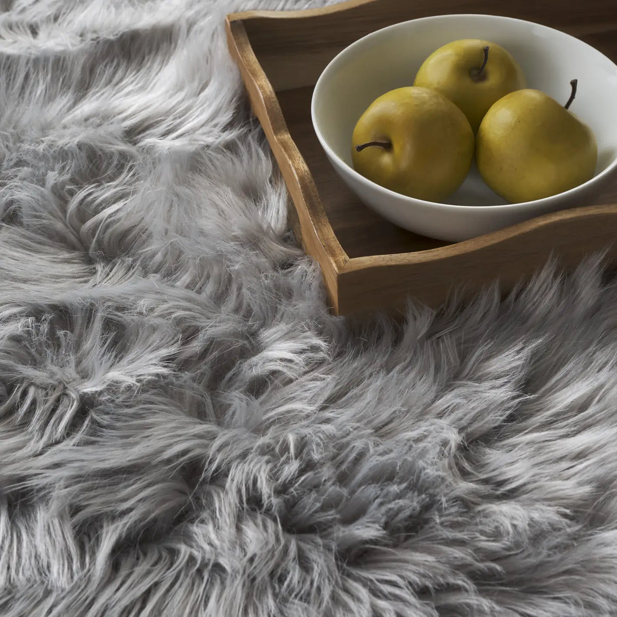 Safavieh Faux Sheep Skin 2'-0" x 3'-0" Rug in Grey