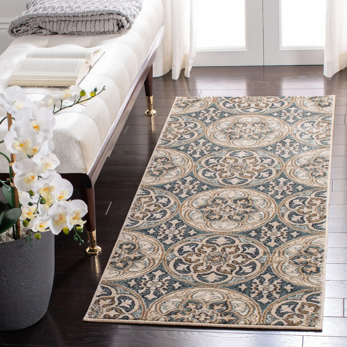 Safavieh Lyndhurst 2'-3" x 6'-0" Rug in Slate Blue / Beige