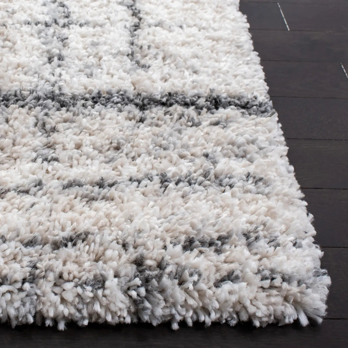 Safavieh Fontana Shag 800 4'-0" x 6'-0" Rug in Ivory / Grey