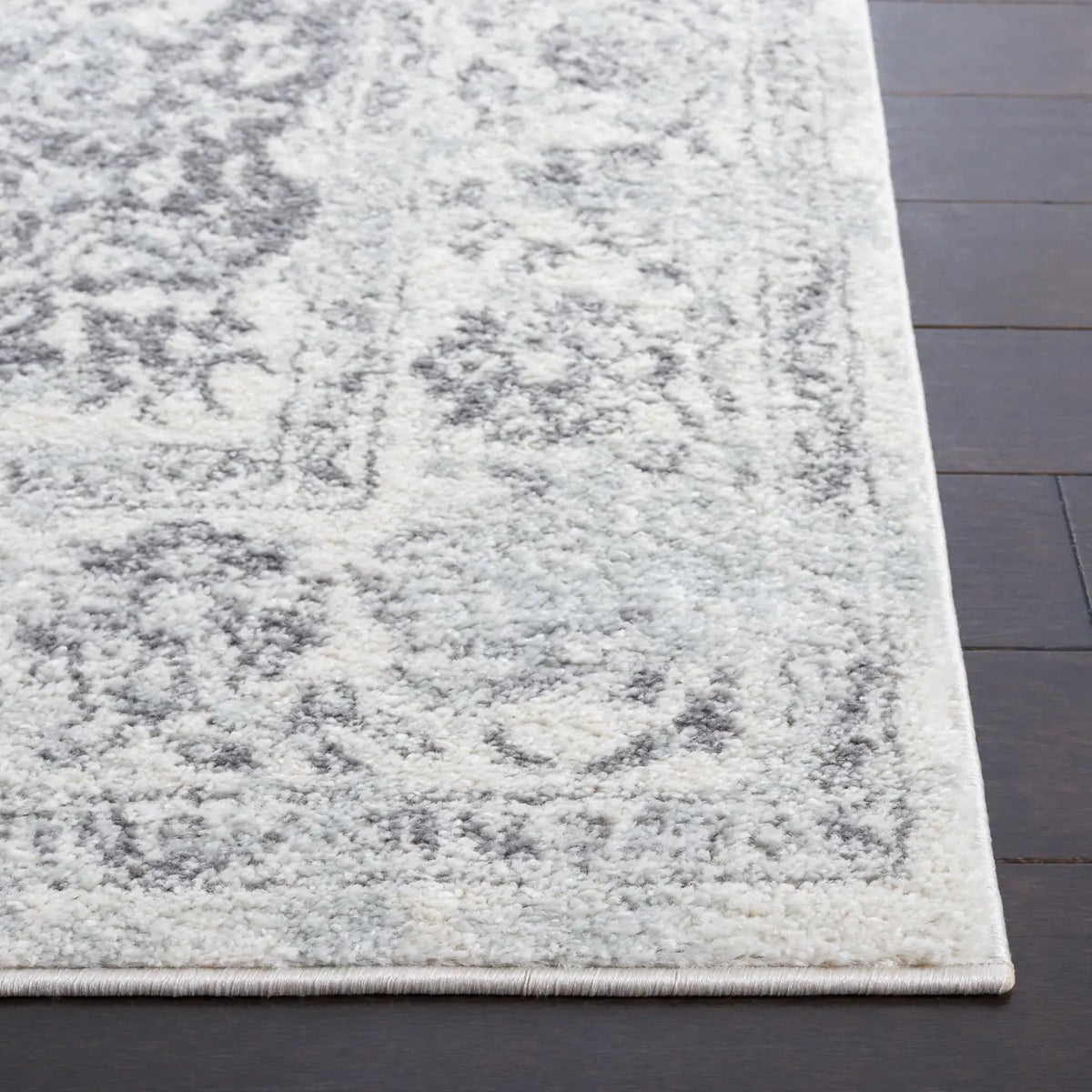 Safavieh Tulum 4'-0" x 6'-0" Rug in Ivory / Grey