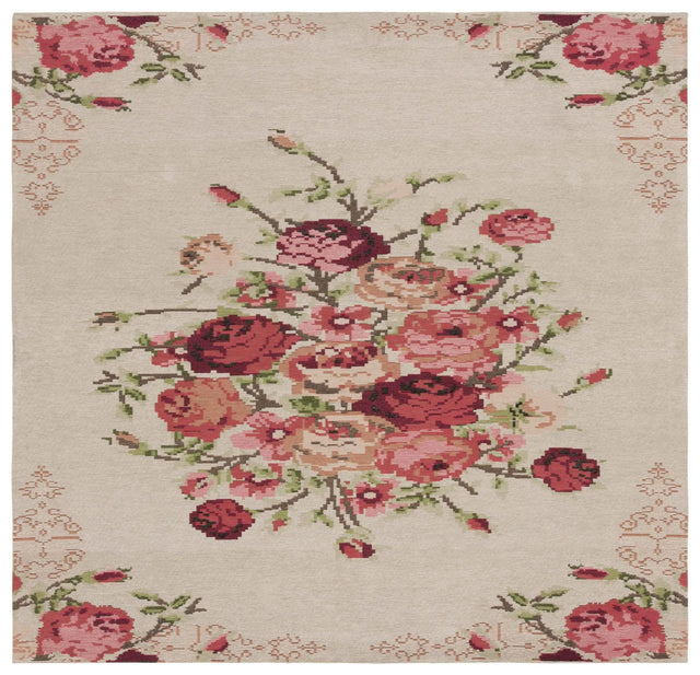 Safavieh Classic Vintage 6'-0" x 6'-0" Rug in Beige / Red