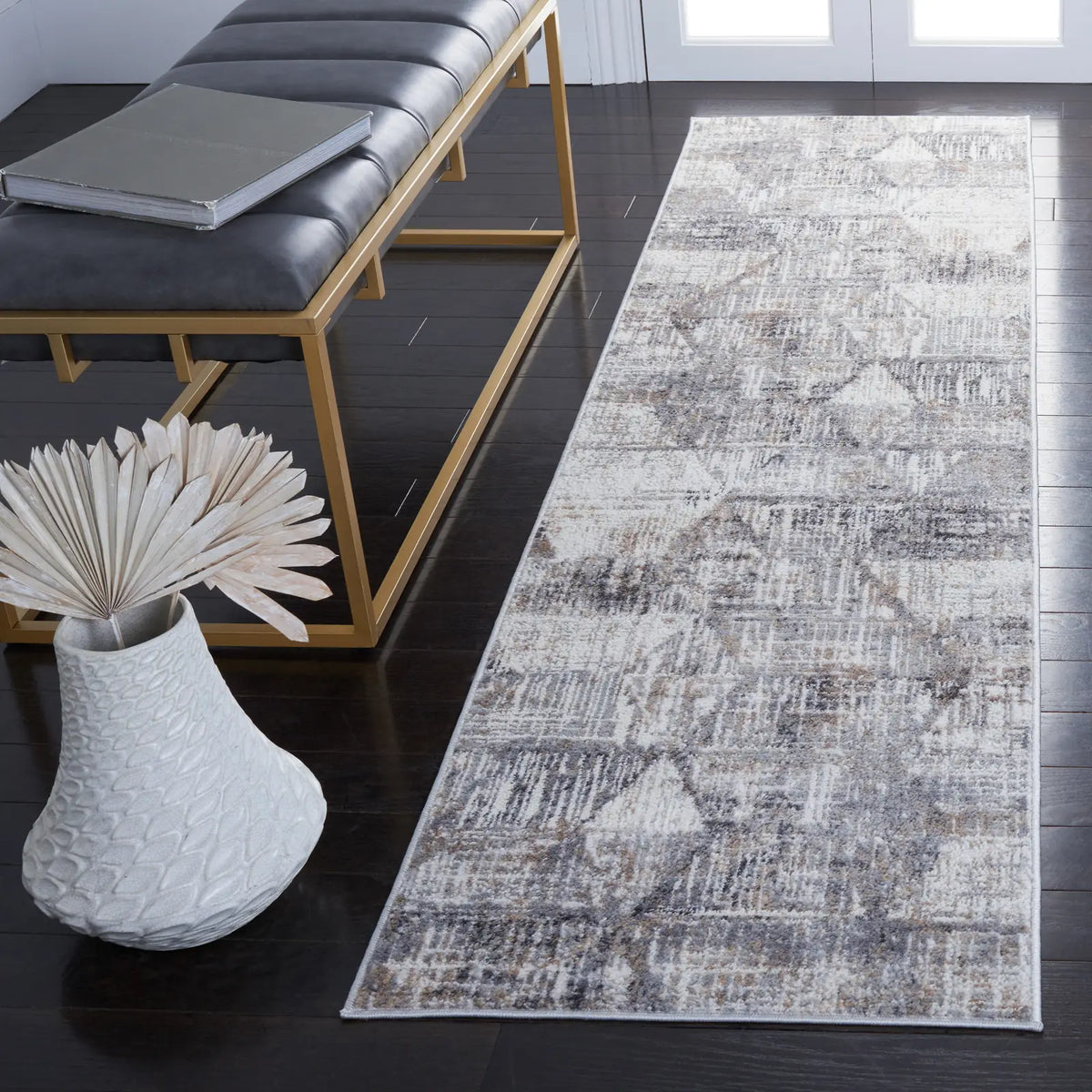 Safavieh Shivan 100 2'-2" x 8'-0" Rug in Ivory / Grey