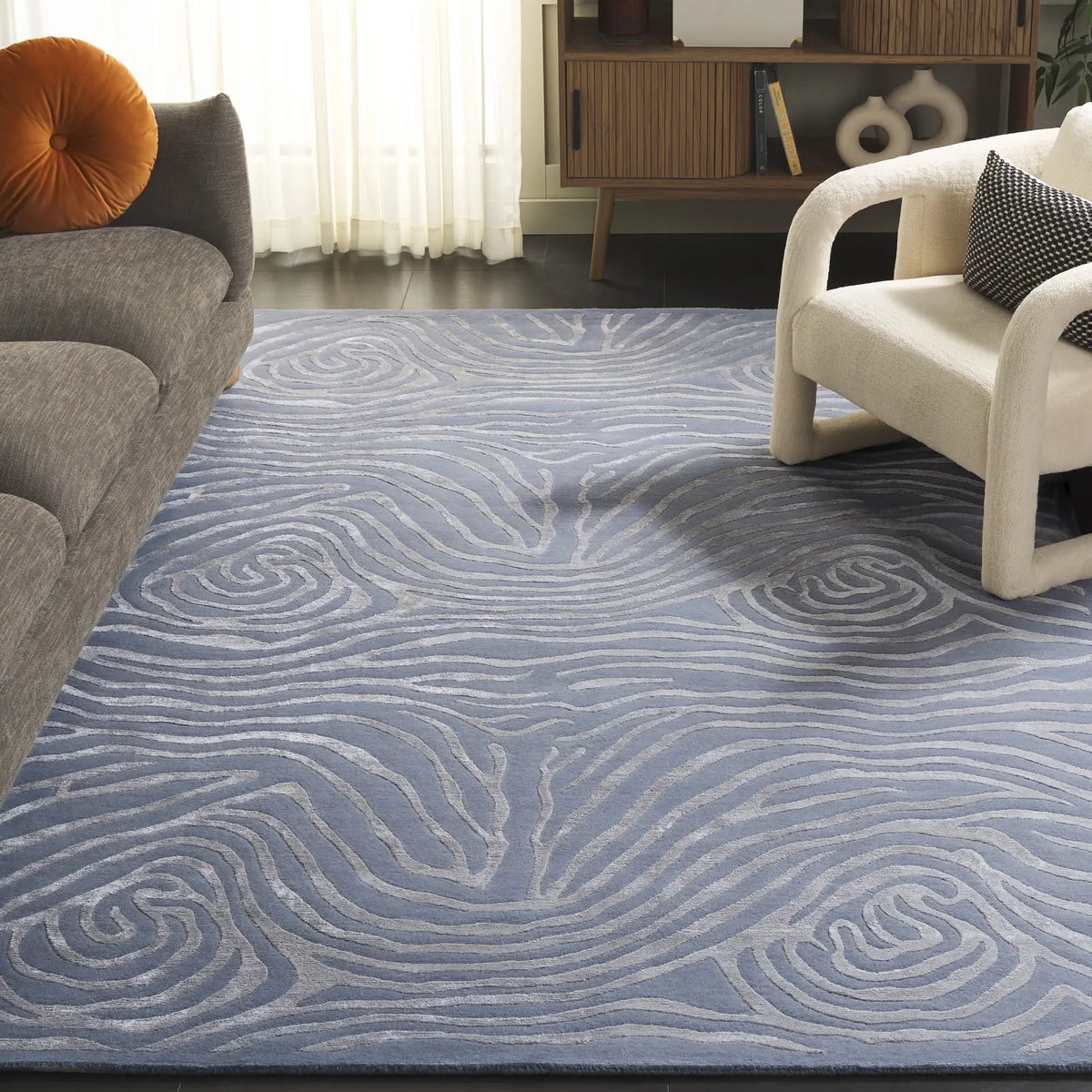 Safavieh Tibetan 6'-0" x 9'-0" Rug in Silver