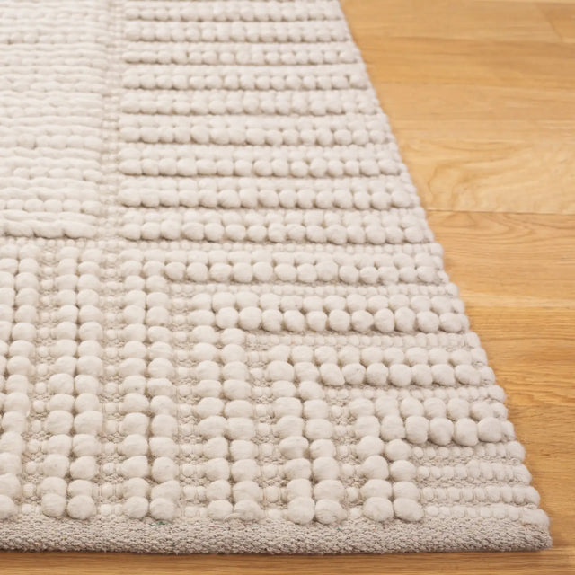 Safavieh Natura 4'-0" x 6'-0" Rug in Ivory
