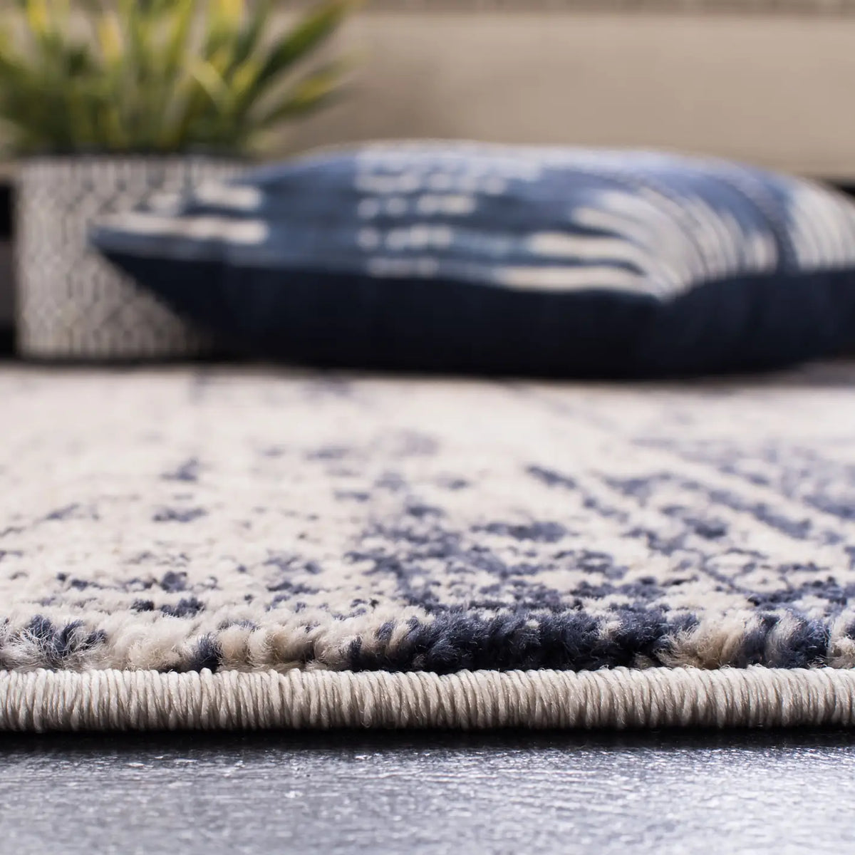 Safavieh Adirondack 4'-0" x 6'-0" Rug in Gold / Navy