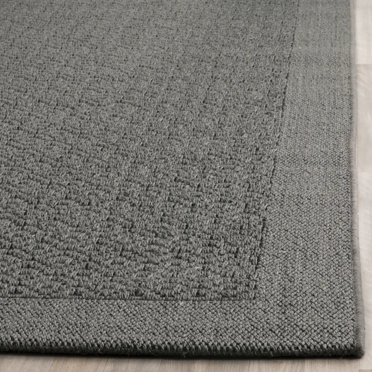Safavieh Palm Beach 4'-0" x 6'-0" Rug in Ash