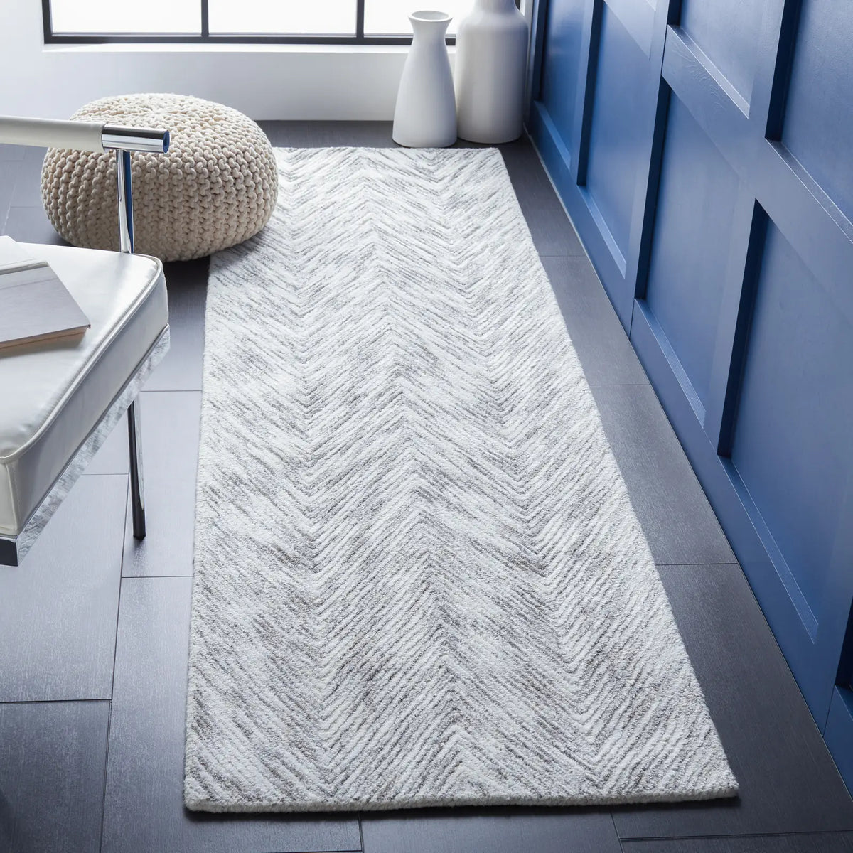 Safavieh Soho 2'-3" x 8'-0" Rug in Grey / Ivory