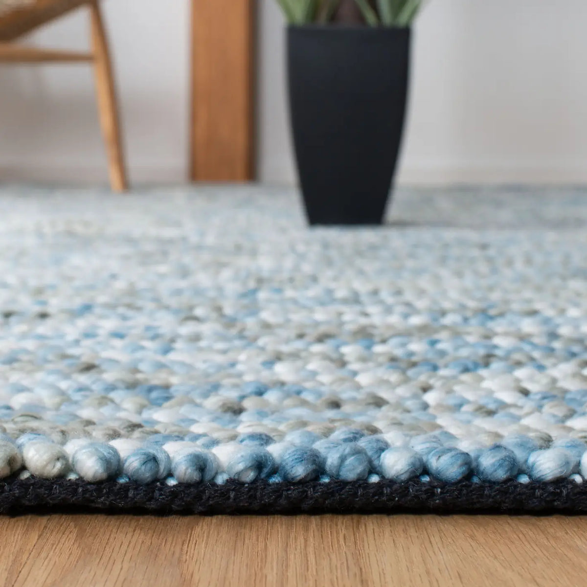 Safavieh Natura 4'-0" x 6'-0" Rug in Blue / Ivory