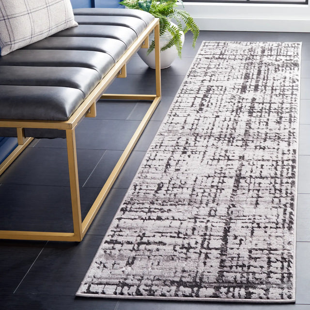 Safavieh Amelia 2'-0" x 8'-0" Rug in Grey / Charcoal
