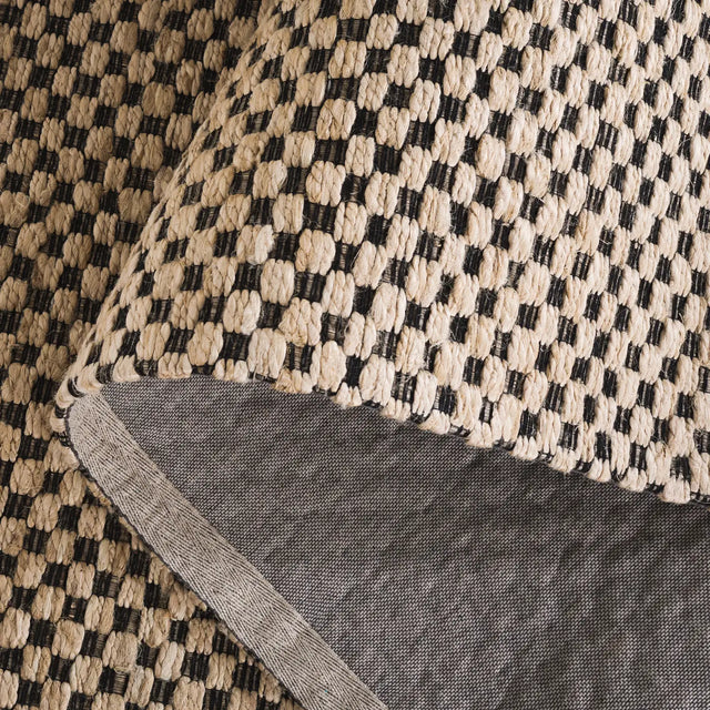 Safavieh Natural Fiber 4'-0" x 6'-0" Rug in Beige / Black