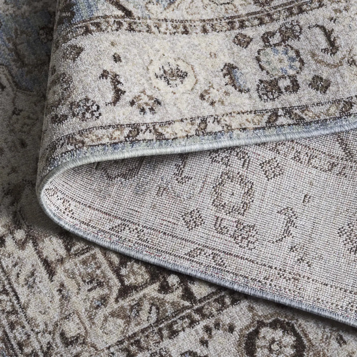 Safavieh Antique Patina 4'-0" x 5'-7" Rug in Grey / Blue