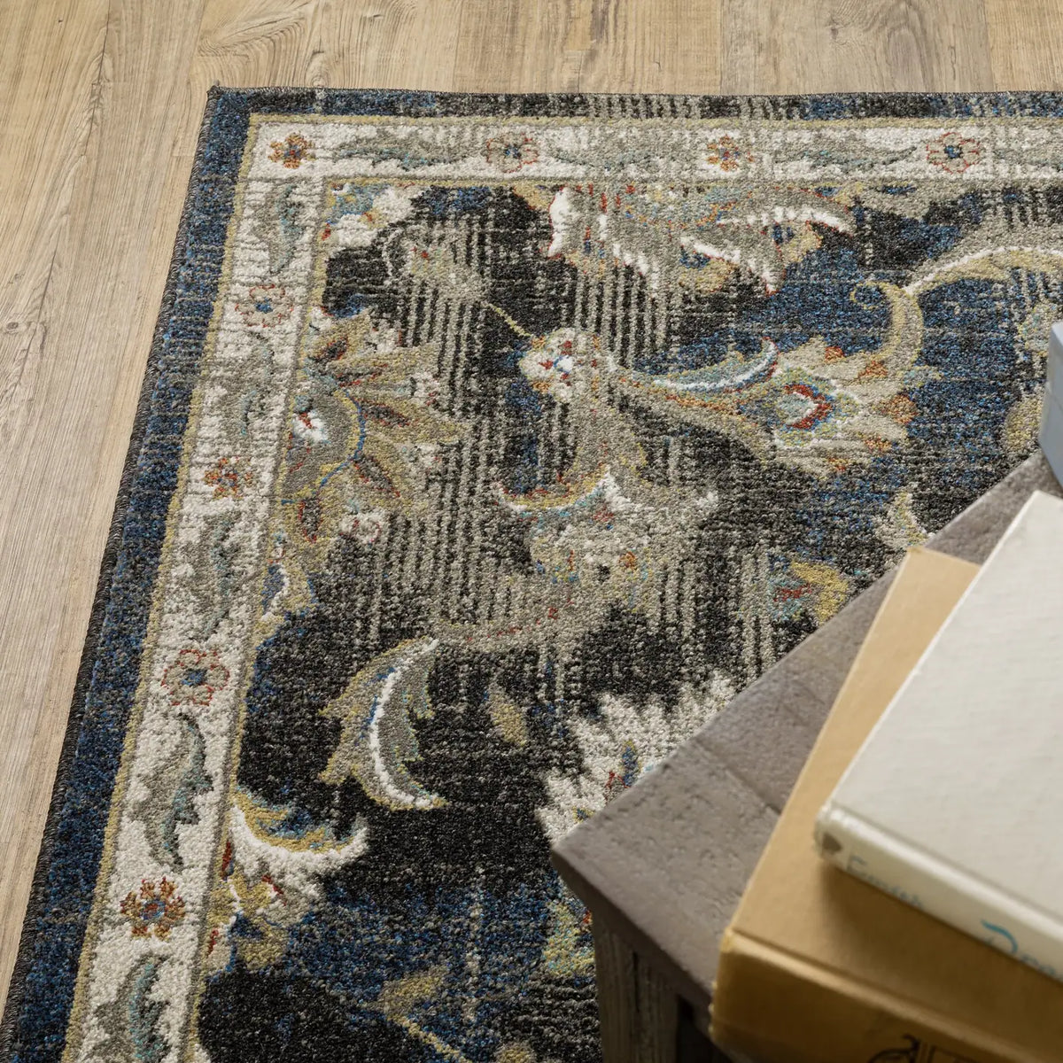 Oriental Weavers Sphinx Venice 4333B Charcoal/ Blue Rugs - corner detail