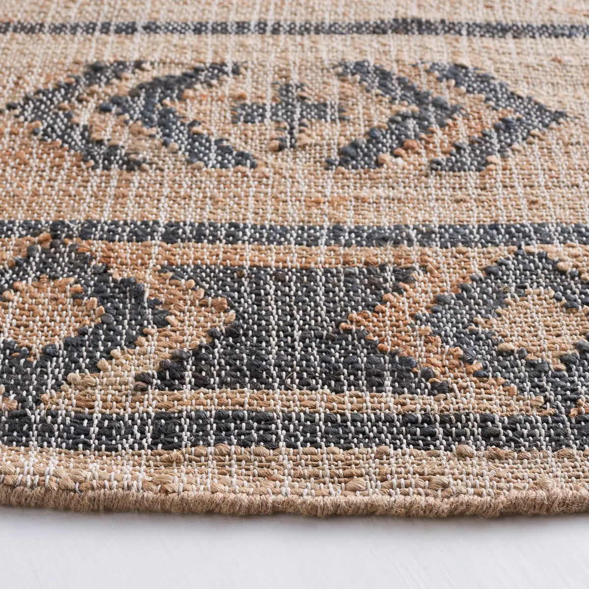 Safavieh Kilim 5'-0" x 5'-0" Rug in Natural / Charcoal