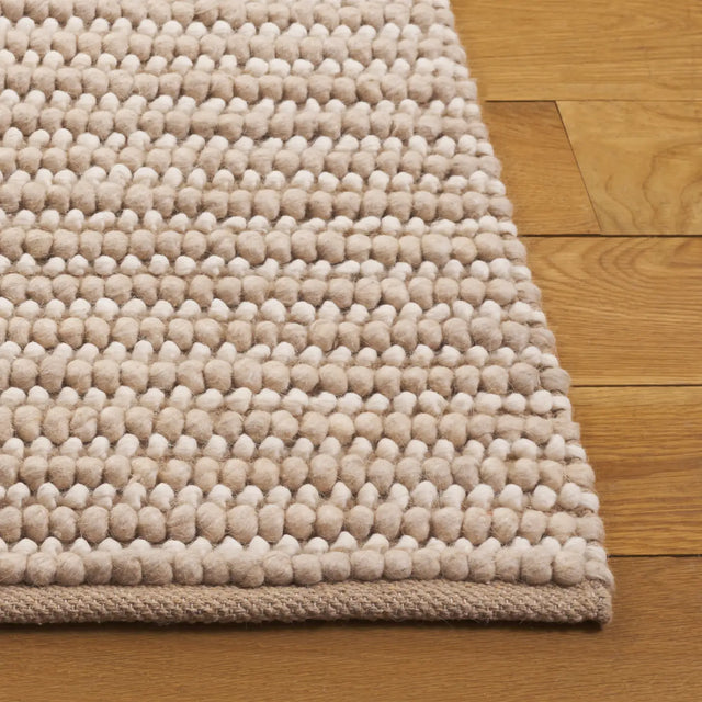 Safavieh Natura 4'-0" x 6'-0" Rug in Taupe / Ivory