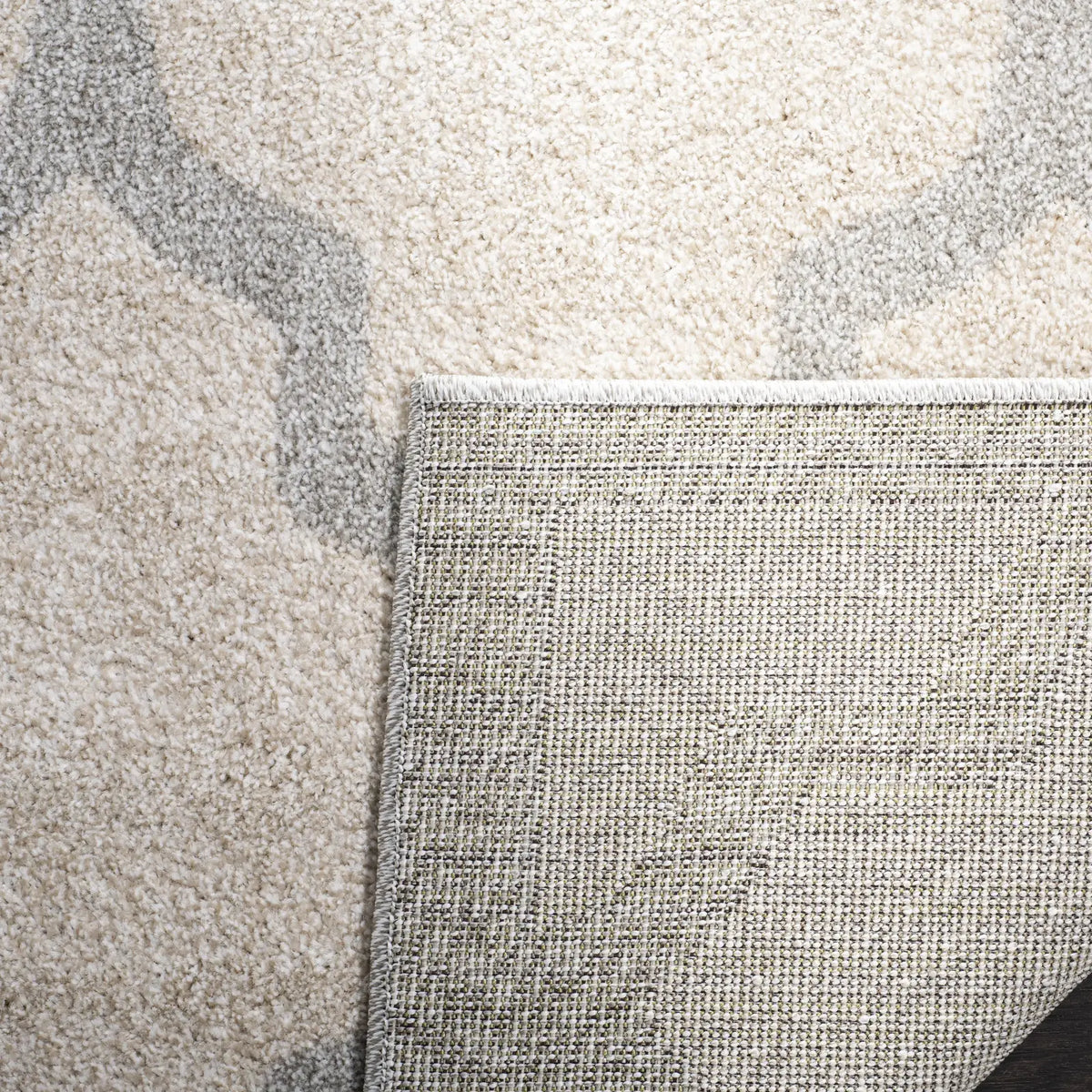 Safavieh Amherst 5'-3" x 8'-0" Rug in Beige / Light Grey