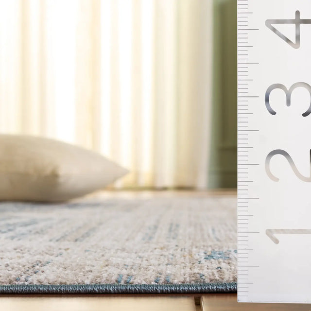 Safavieh Hazel 500 4'-0" x 6'-0" Rug in Blue / Beige